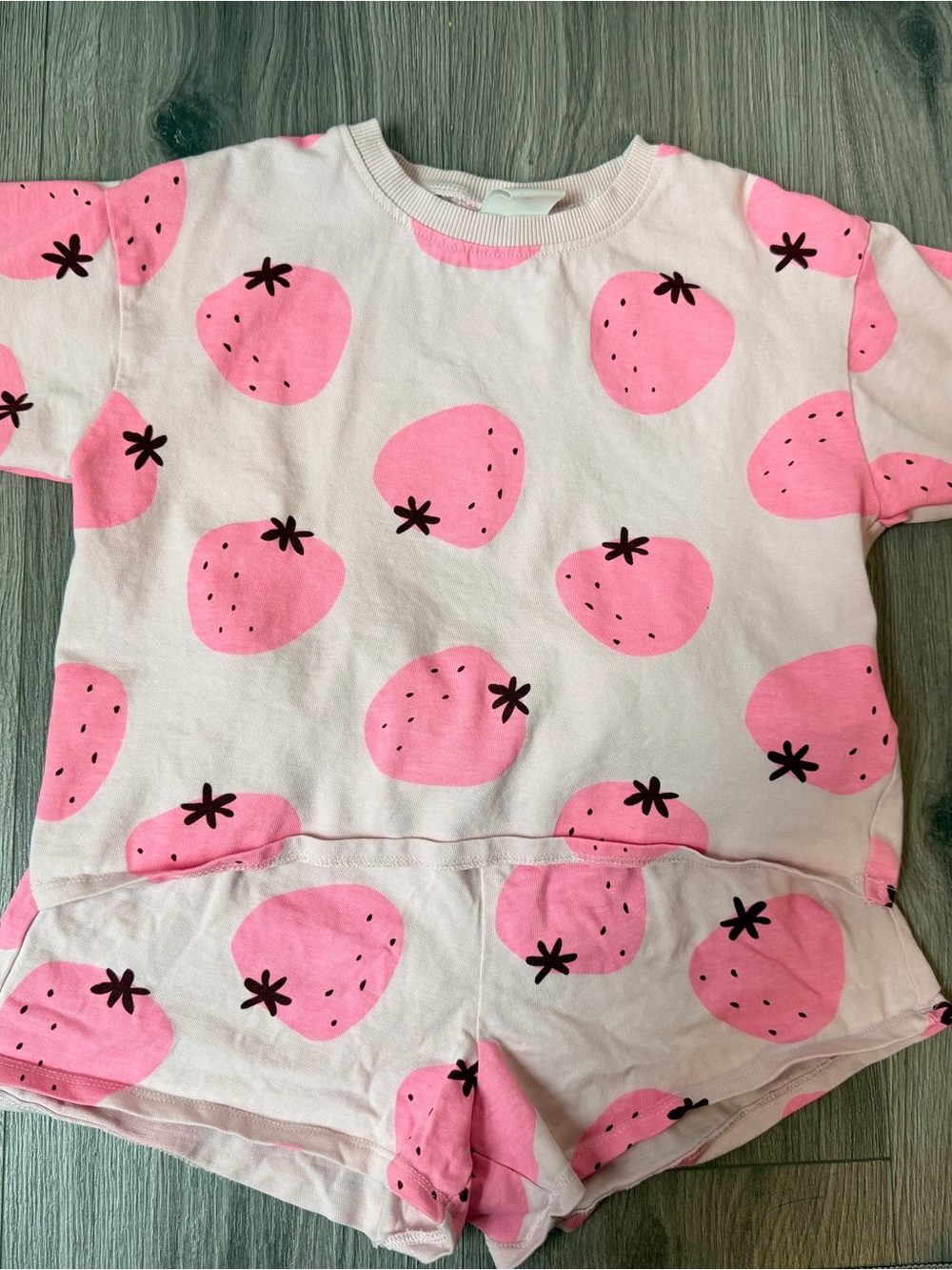 Zara Pink Strawberry-Print Outfit